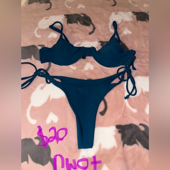 bikini - Picture 3 of 7